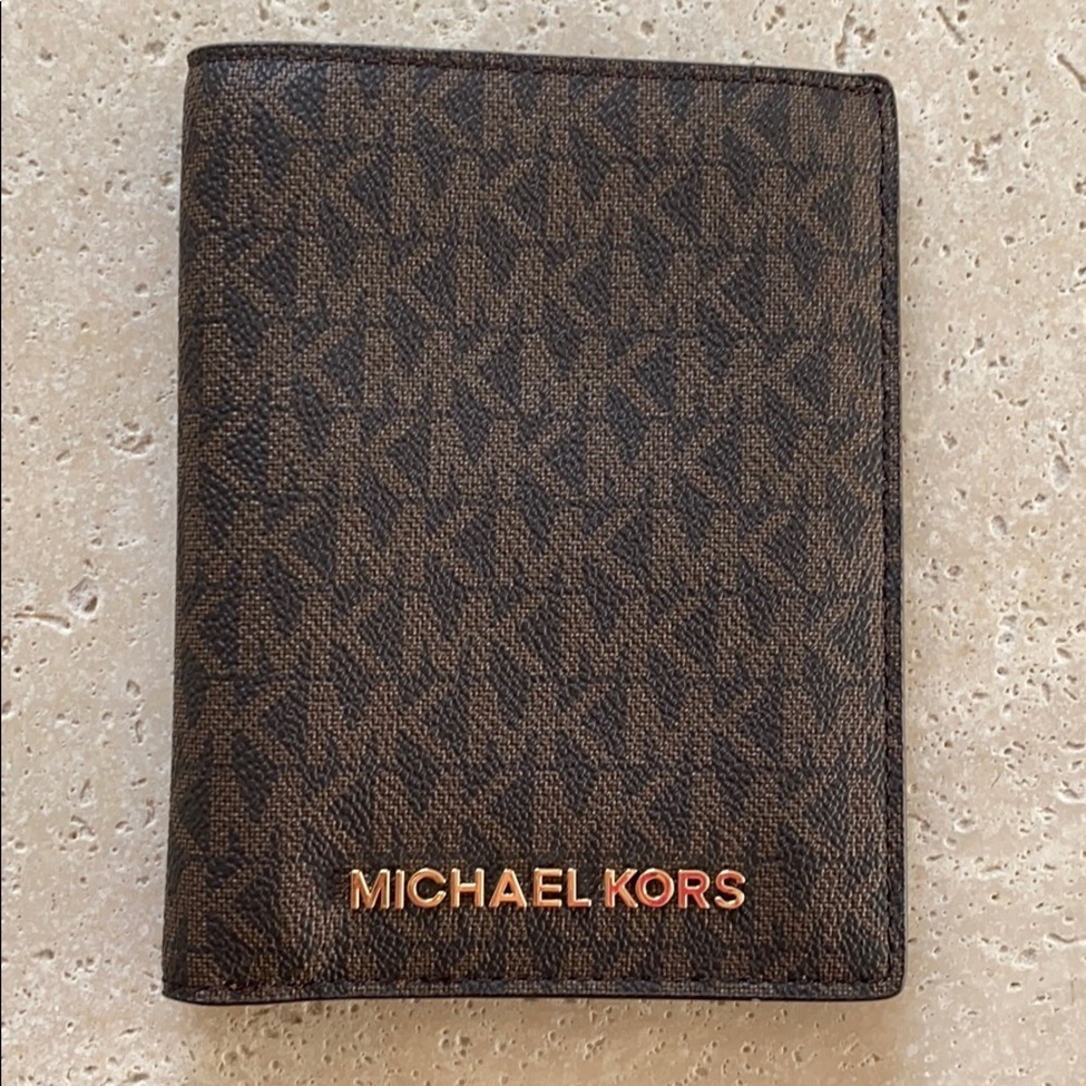 Michael Kors Passport Wallet Gem